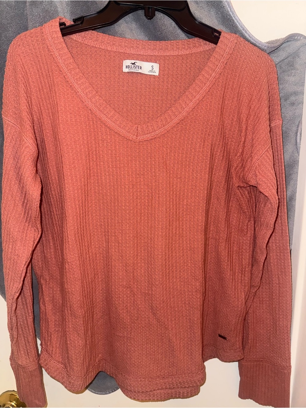 Hollister Women's V-Neck Waffle Knit Sweater - Coral